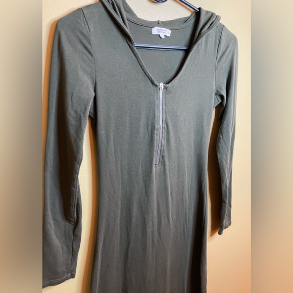 Hearts & Hips Affordable Luxury T-Shirt Hoodie Dress - S - Picture 3 of 6